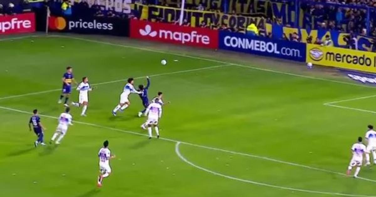 Poleacutemica en la Bombonera- Boca reclamoacute un penal sobre el Changuito Zeballos