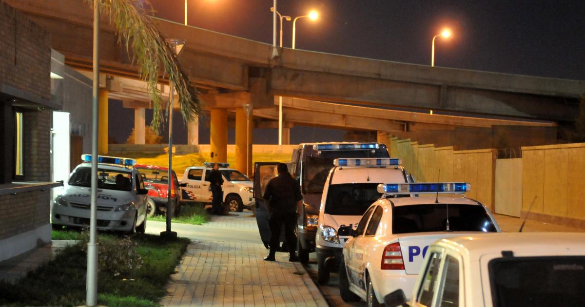 Aprehenden a tres saltentildeos e incautan auto frente al carretero
