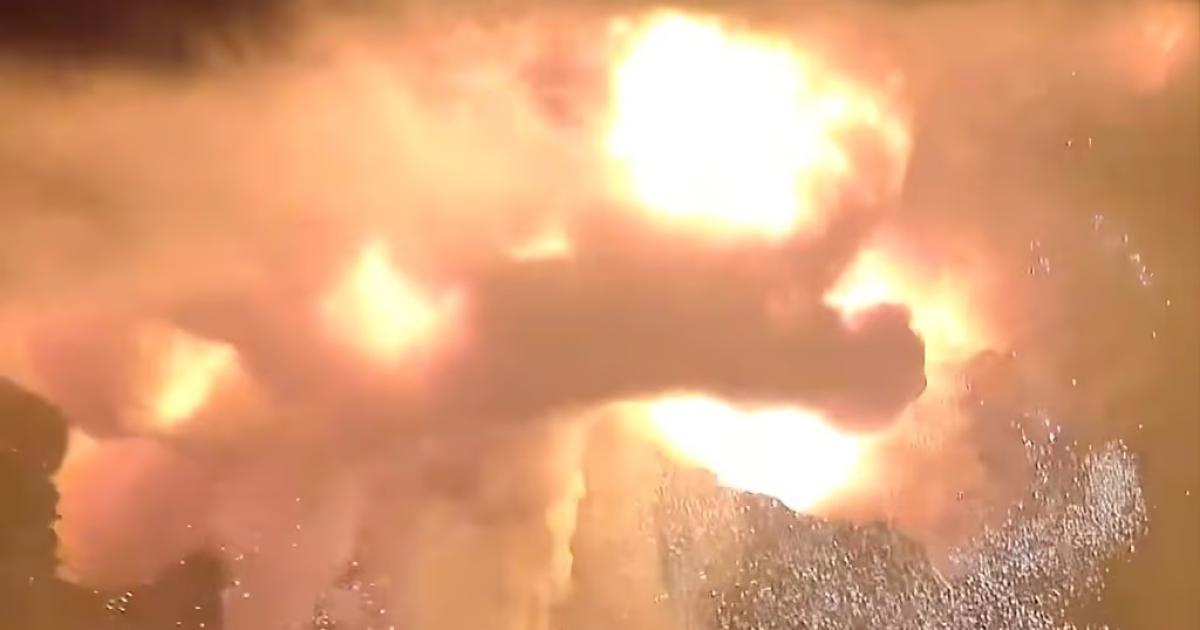 VIDEO  Terror en Cabo Cantildeaveral por la explosioacuten de un cohete en la plataforma de lanzamiento