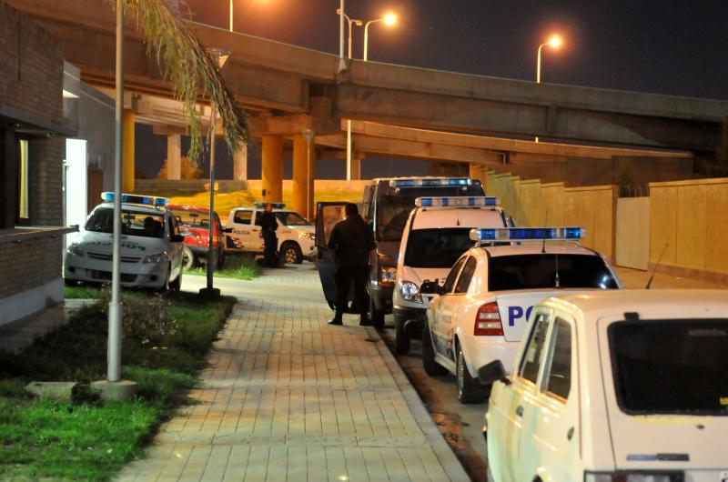 Aprehenden a tres saltentildeos e incautan auto frente al carretero