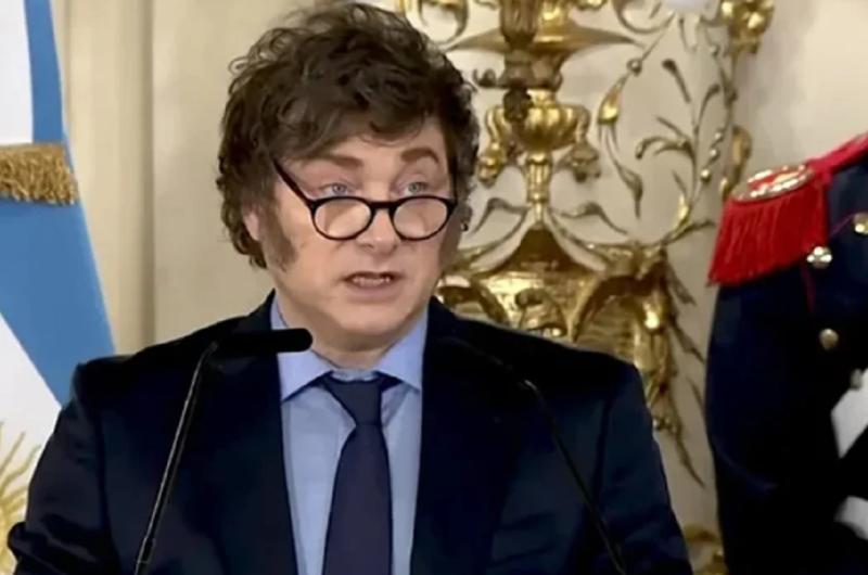 Milei defendioacute la gestioacuten atacoacute a la prensa y proyecta el antildeo electo