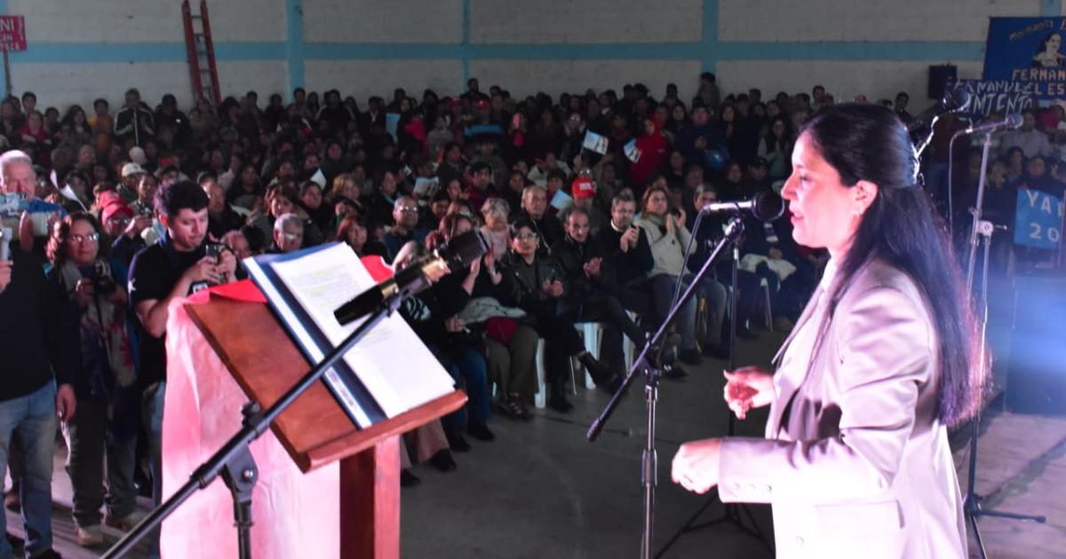 Yanina Iturre lanzoacute su candidatura en Fernaacutendez acompantildeada de Araujo Nicolai e intendentes y comisionados
