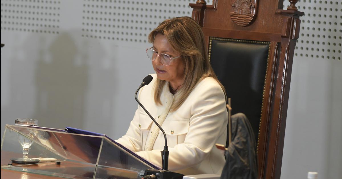 Fuentes dijo que gobernoacute en una Argentina atravesada por la incertidumbre econoacutemica