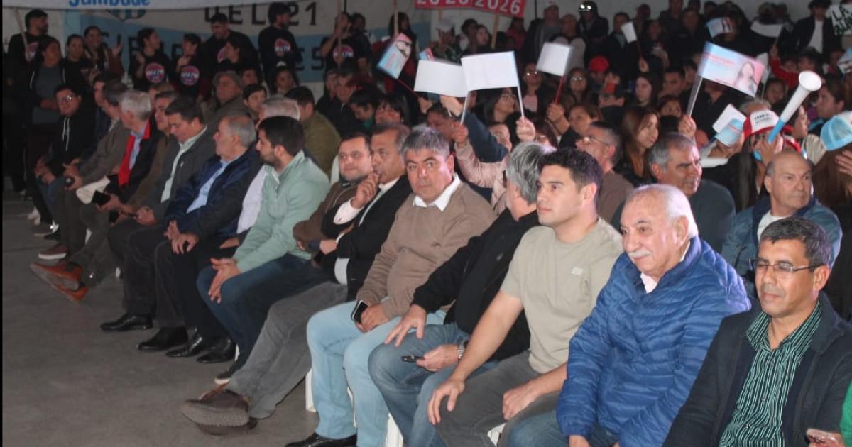 Yanina Iturre lanzoacute su candidatura en Fernaacutendez acompantildeada de Araujo Nicolai e intendentes y comisionados