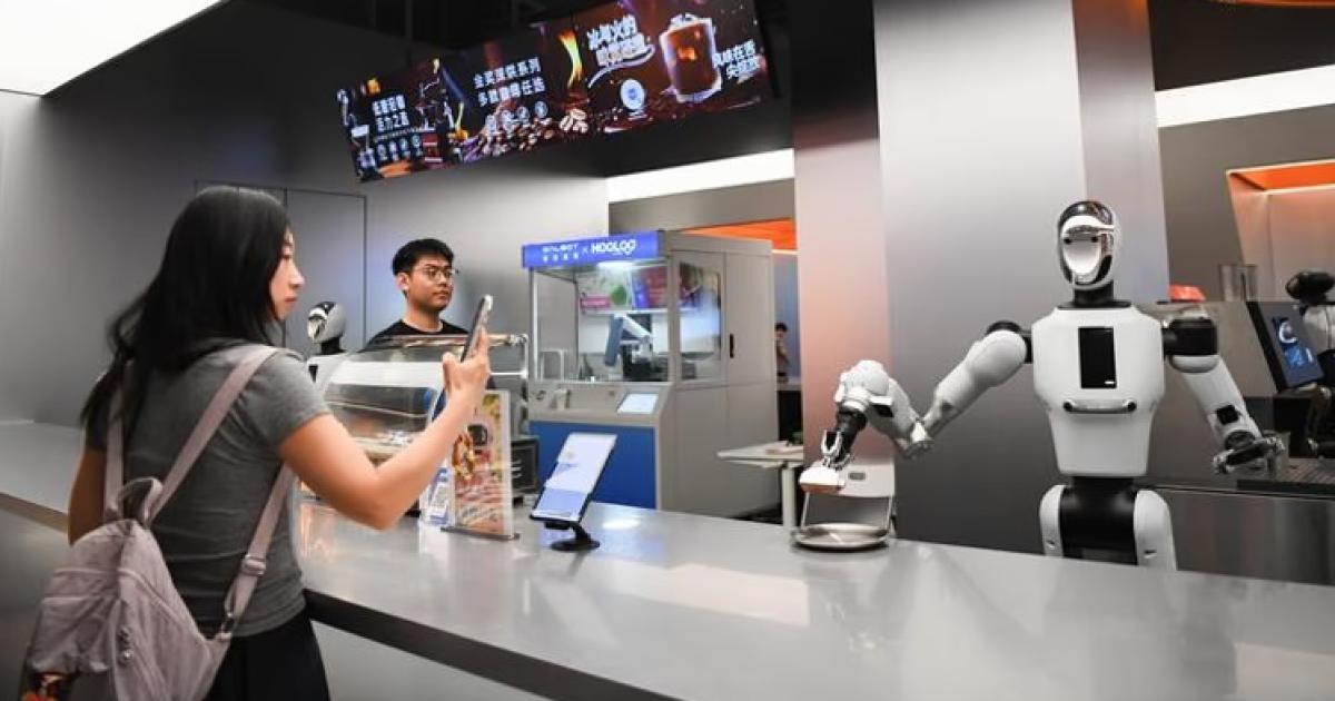 Los robots impresionan a la sociedad en China