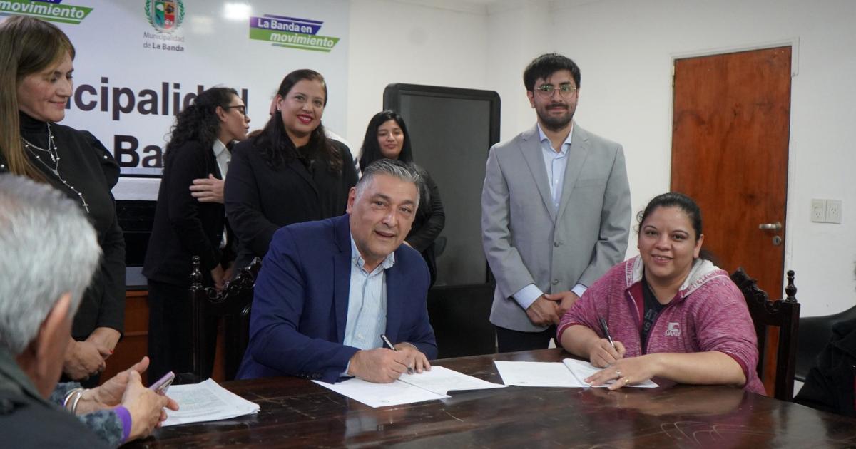 Maacutes familias bandentildeas accederaacuten a la escritura de sus terrenos