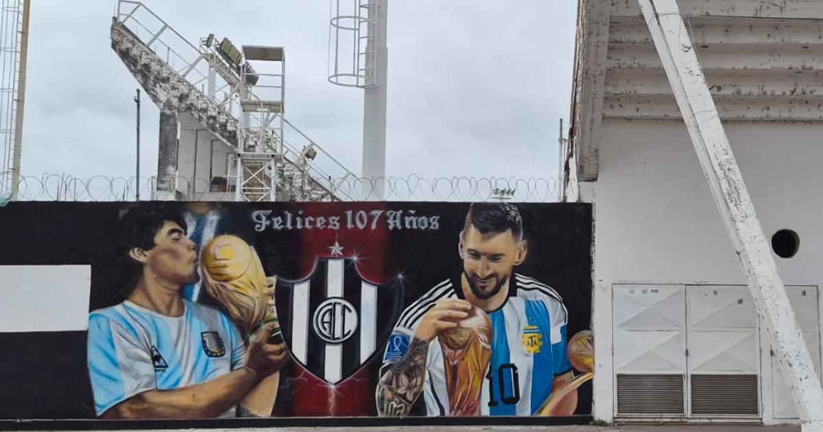 En el marco de los 107 años de Central Córdoba realizaron un mural sobre calle Pedro León Gallo