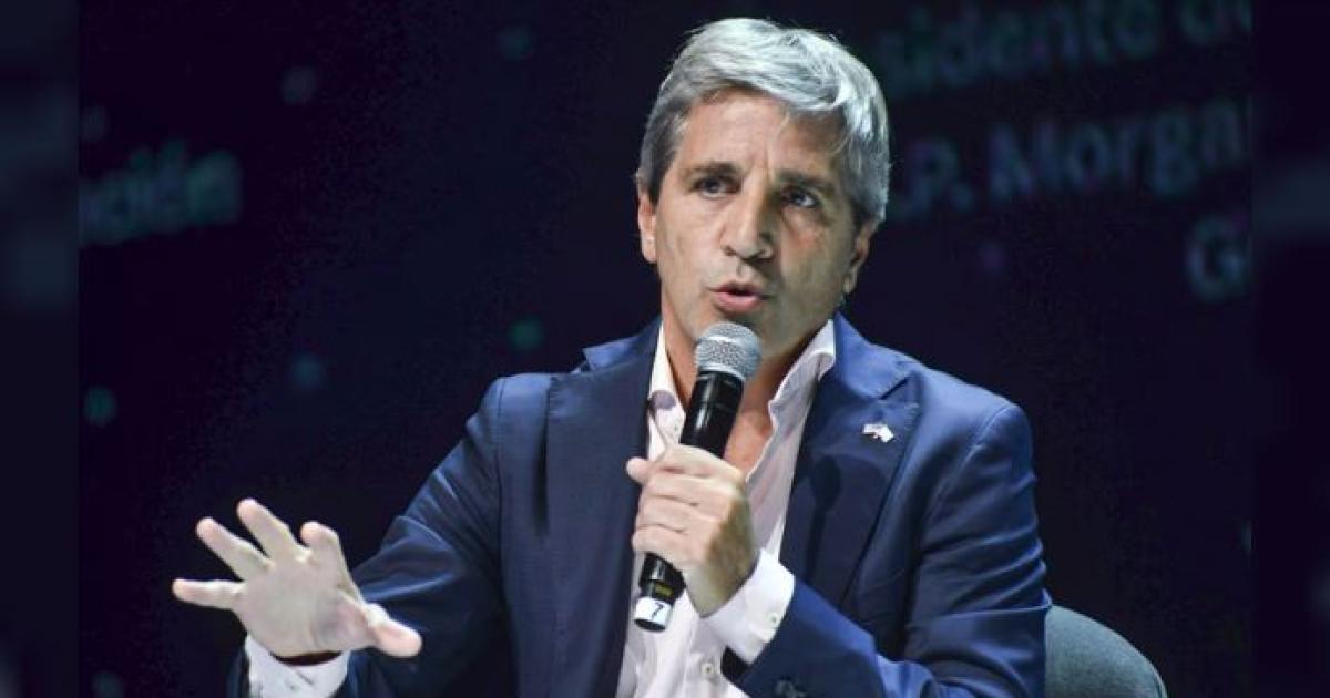 Caputo aseguroacute que lo peor ya pasoacute y defendioacute el rumbo econoacutemico del Gobierno