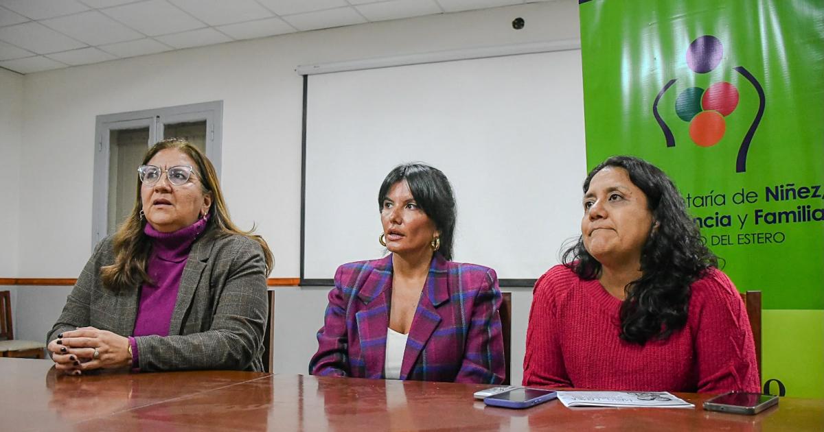 La titular de la Subnaf Miriam Nallar la directora del Registro Único de Adopción Carolina Agüero y la directora general de Protección Integral de Niñez y Adolescencia Daniela Figueroa