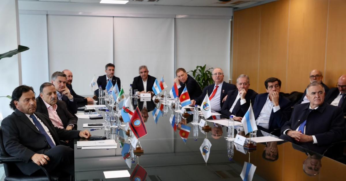 El gobernador Eliacuteas Suaacuterez participoacute de la 23deg Asamblea del Consejo Regional del Norte Grande