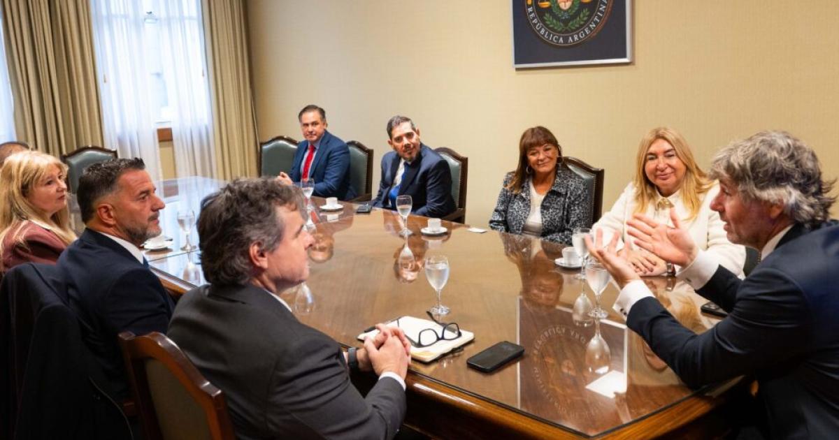 Reunioacuten de la FAM con el Ministro de Justicia de la Nacioacuten