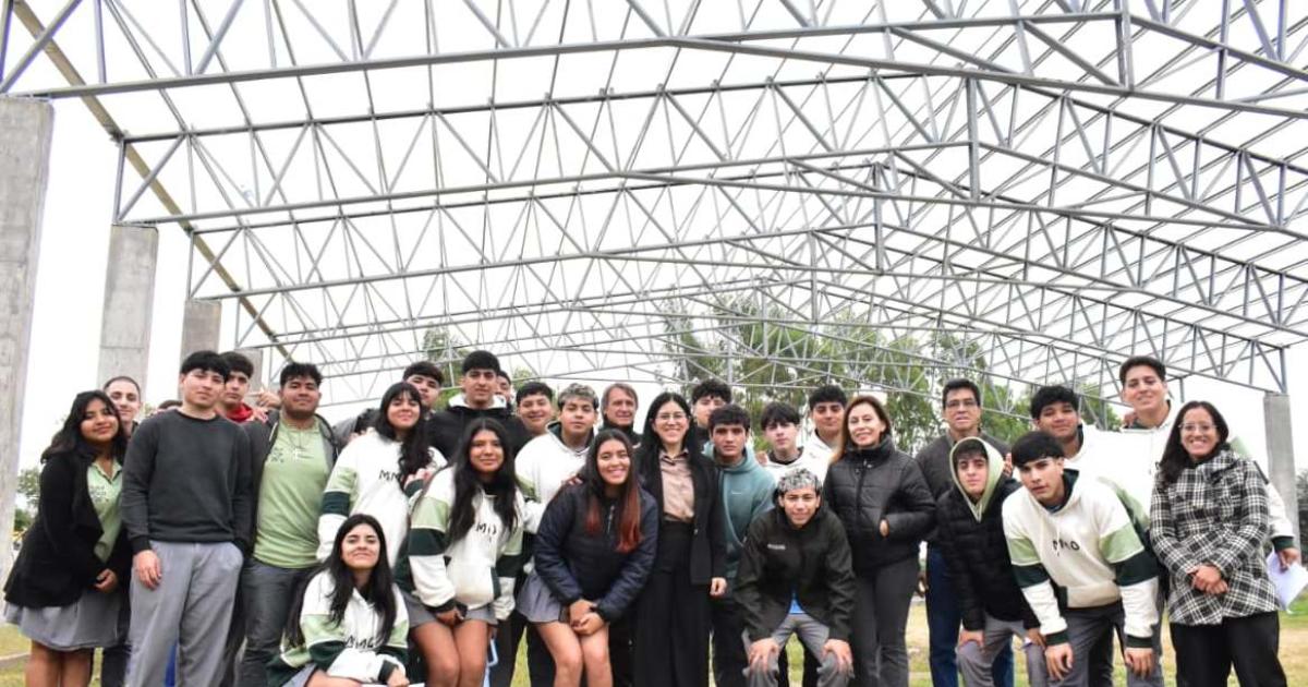 Alumnos de la ET Ndeg 12 recorrieron la obra del nuevo tinglado multiuso