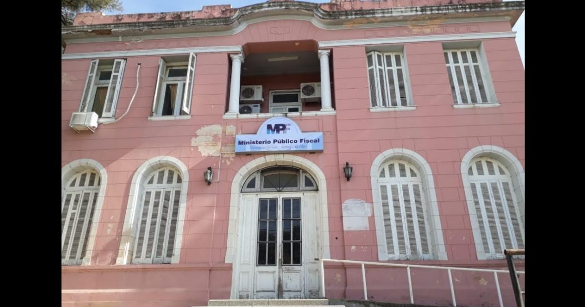 Un sujeto fue a la casa de su expareja y se atrincheroacute en su vivienda
