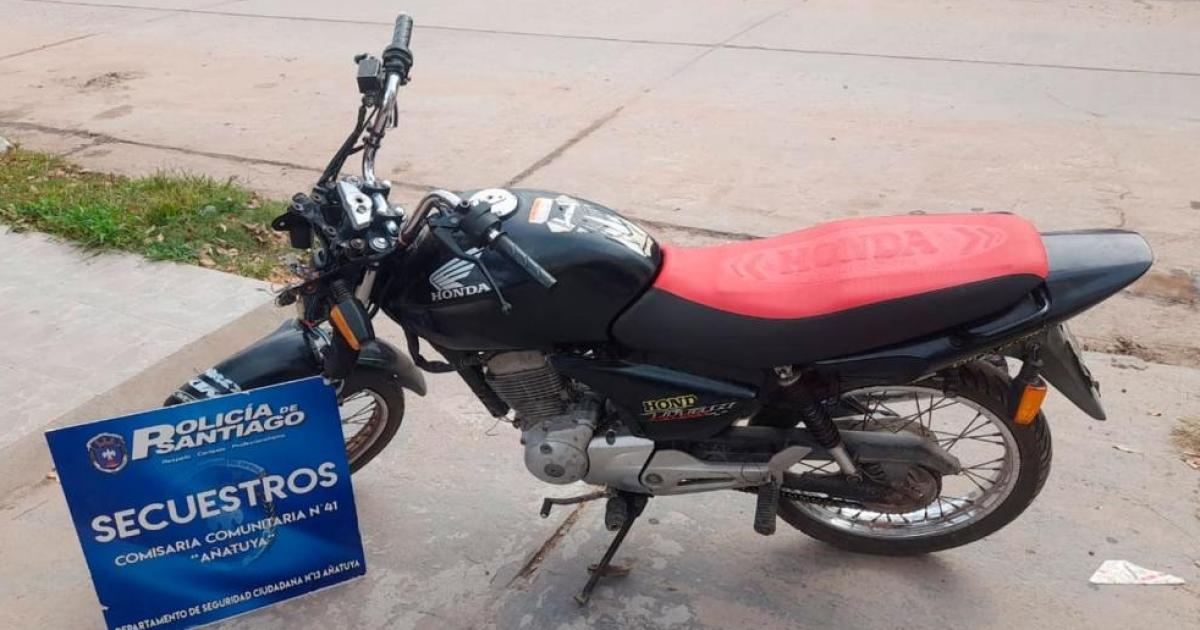 Robada escondida y recuperada- el extrantildeo hallazgo de motocicleta