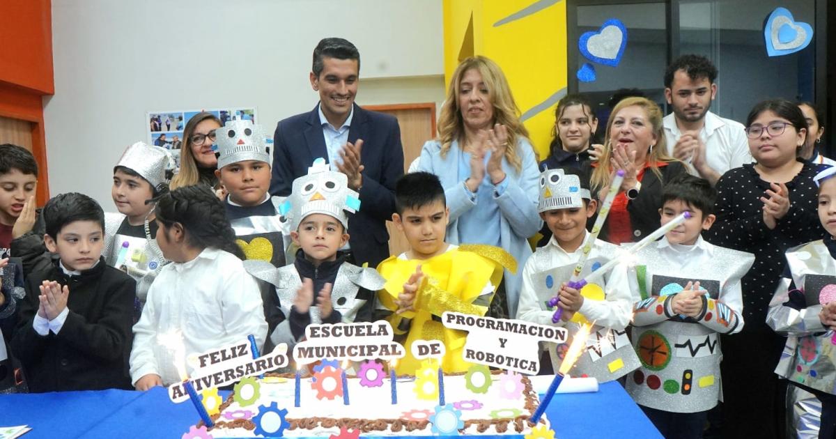 La Escuela de Roboacutetica celebroacute su cuarto aniversario al servicio de toda la comunidad bandentildea
