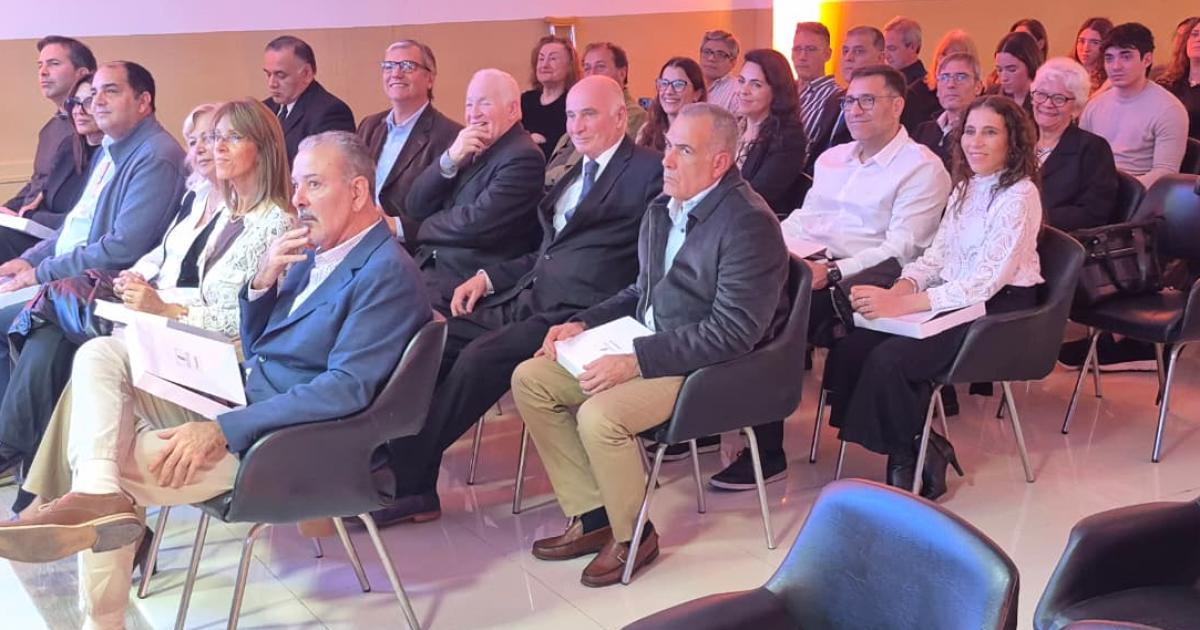 El Consejo de Ciencias Econoacutemicas homenajeoacute a asociados con 25 y 50 antildeos de trayectoria