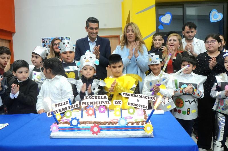 La Escuela de Roboacutetica celebroacute su cuarto aniversario al servicio de toda la comunidad bandentildea