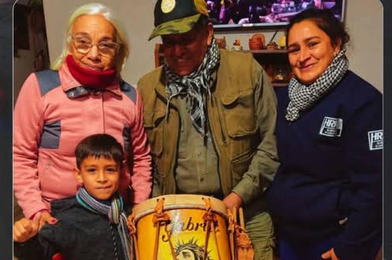 Gabriel Omar Silva el pequentildeo bombisto que conquista corazones con su talento