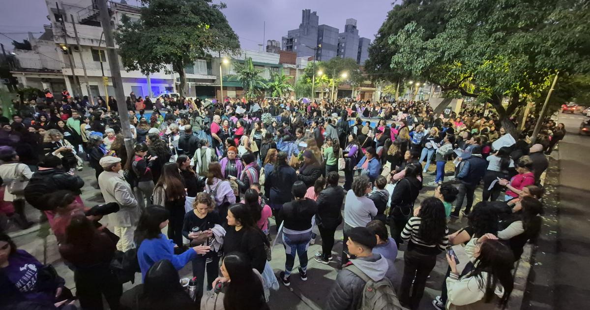 Bajo la consigna Paren de matarnos inicioacute la marcha de Ni Una Menos en Santiago