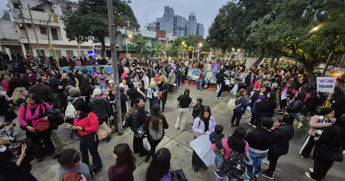 Bajo la consigna Paren de matarnos inicioacute la marcha de Ni Una Menos en Santiago