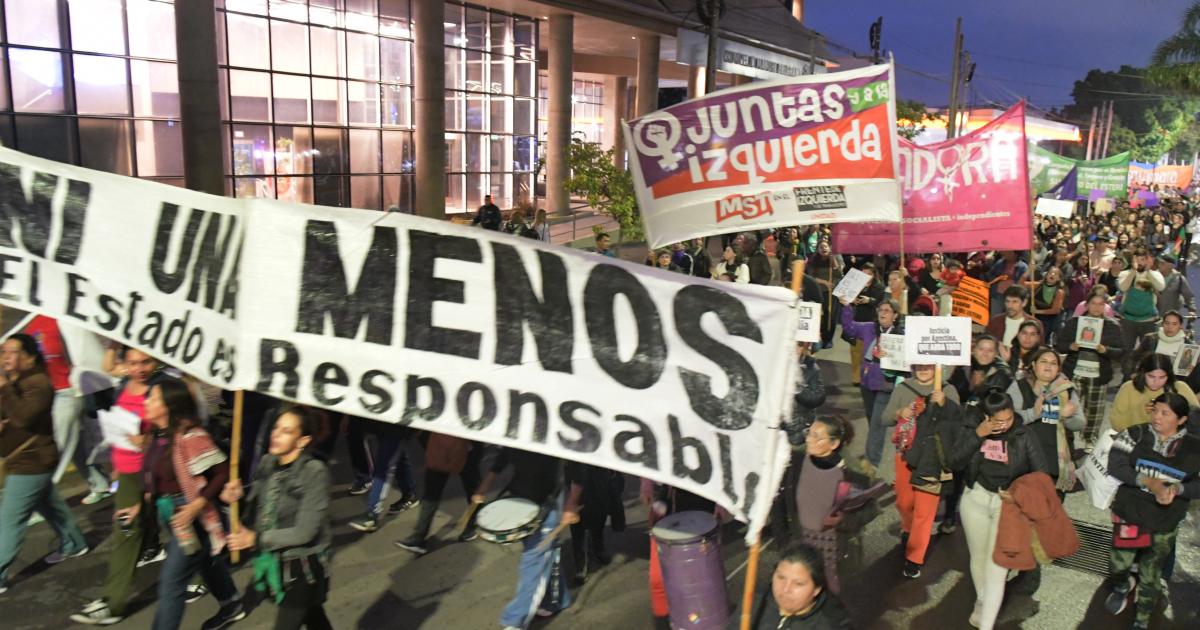 Marcha en Santiago bajo la consigna Paren de matarnos