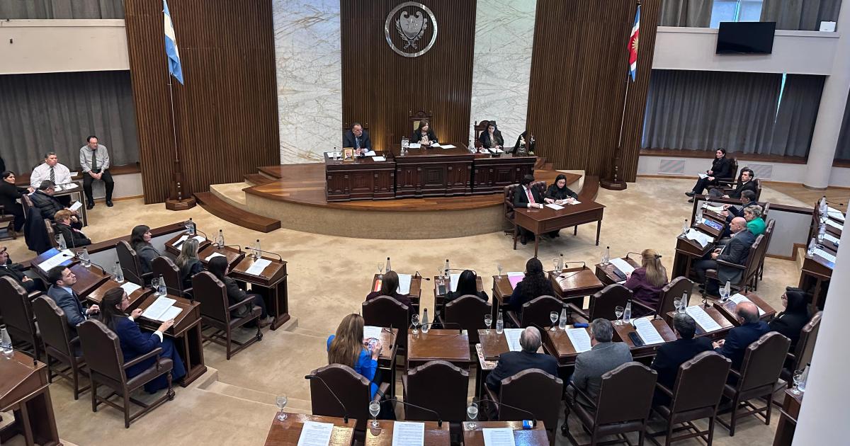 Diputados impulsan proyecto de ley de Ficha Limpia en Santiago- tratamiento inminente