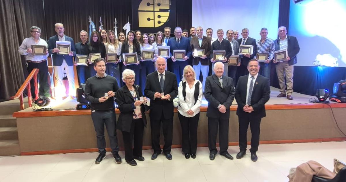 El CPCESE homenajeoacute a sus asociados con 25 y 50 antildeos de trayectoria