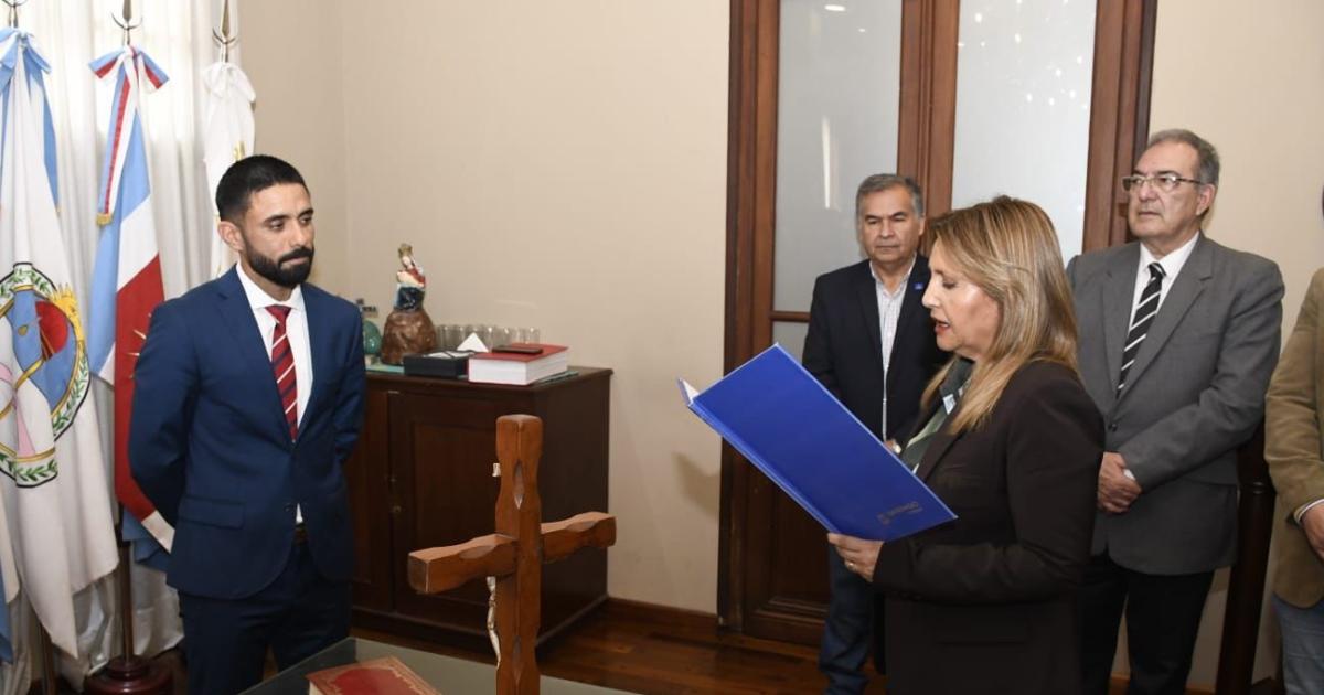 La intendente Fuentes le tomoacute juramento al nuevo Procurador del Tesoro municipal