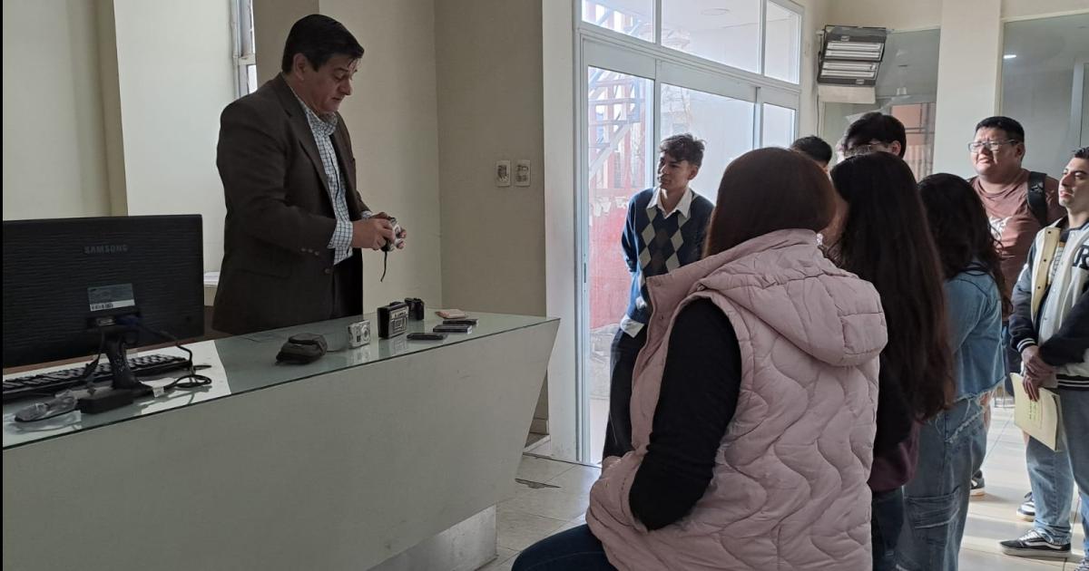 Estudiantes de periodismo recorrieron las instalaciones de El Liberal 
