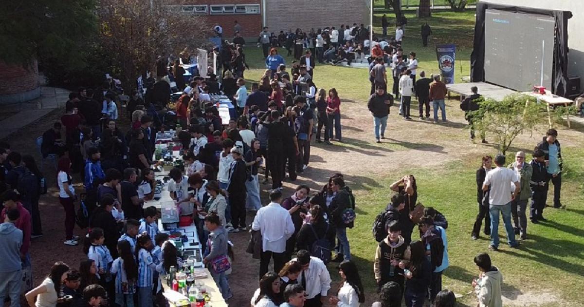 Robots en accioacuten- comenzoacute la Batalla Roboacutetica 2026 en La Banda