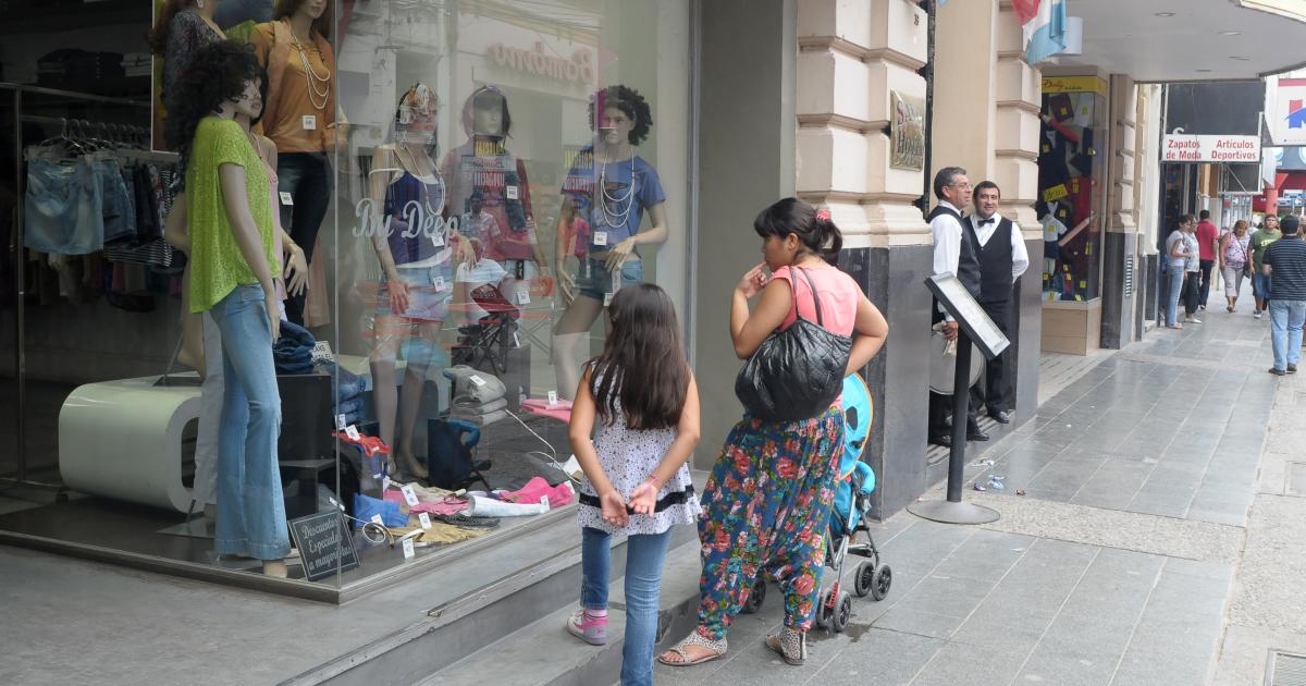 Coacutemo funcionaraacute el comercio los feriados del 15 y el 20 de junio