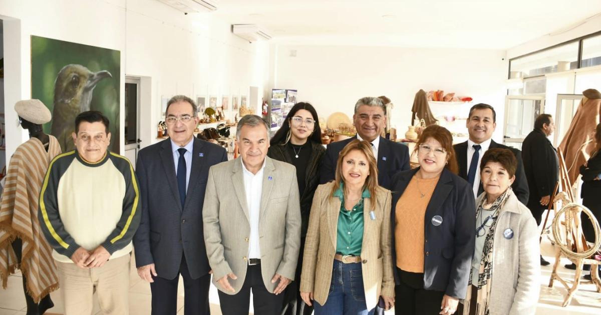 La intendente Fuentes visitoacute el Mercado Artesanal Municipal del parque Norte