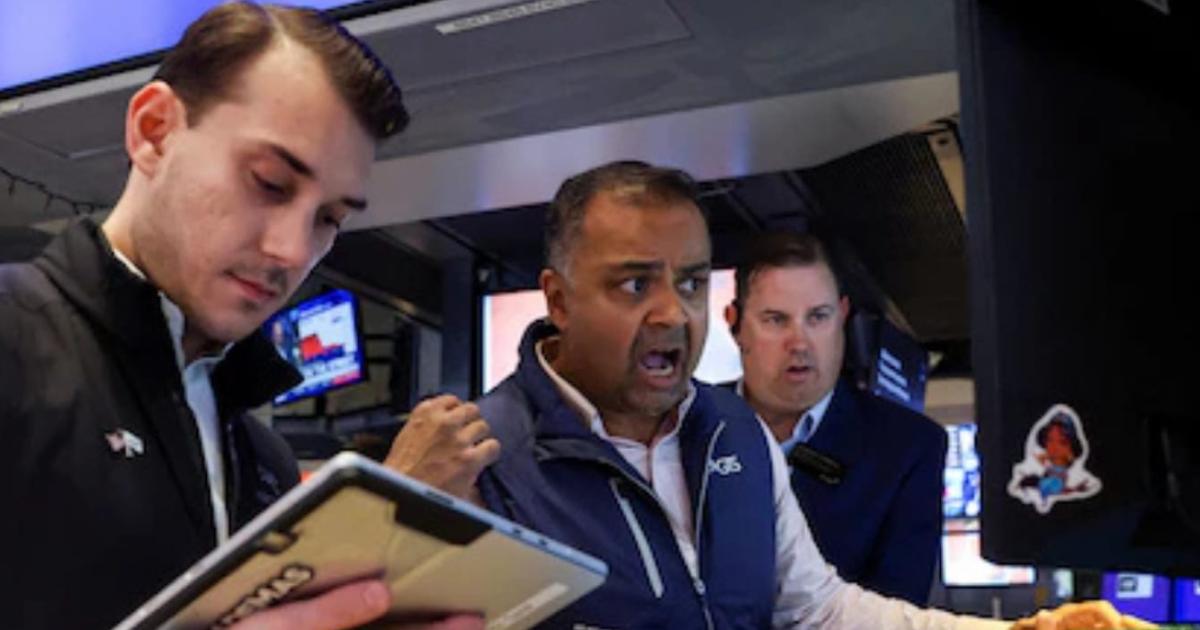 Wall Street se desplomoacute y golpeoacute a los mercados argentinos- cayeron acciones subioacute el riesgo paiacutes y el doacutelar volvioacute a avanzar