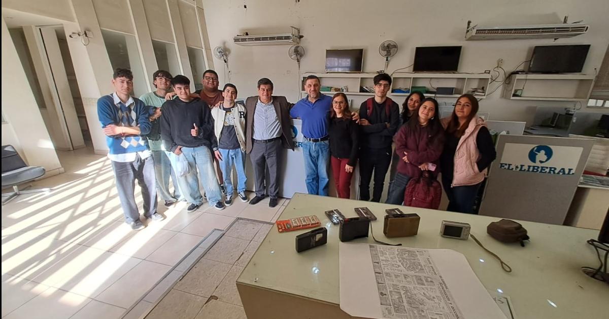 Estudiantes de periodismo recorrieron las instalaciones de El Liberal 
