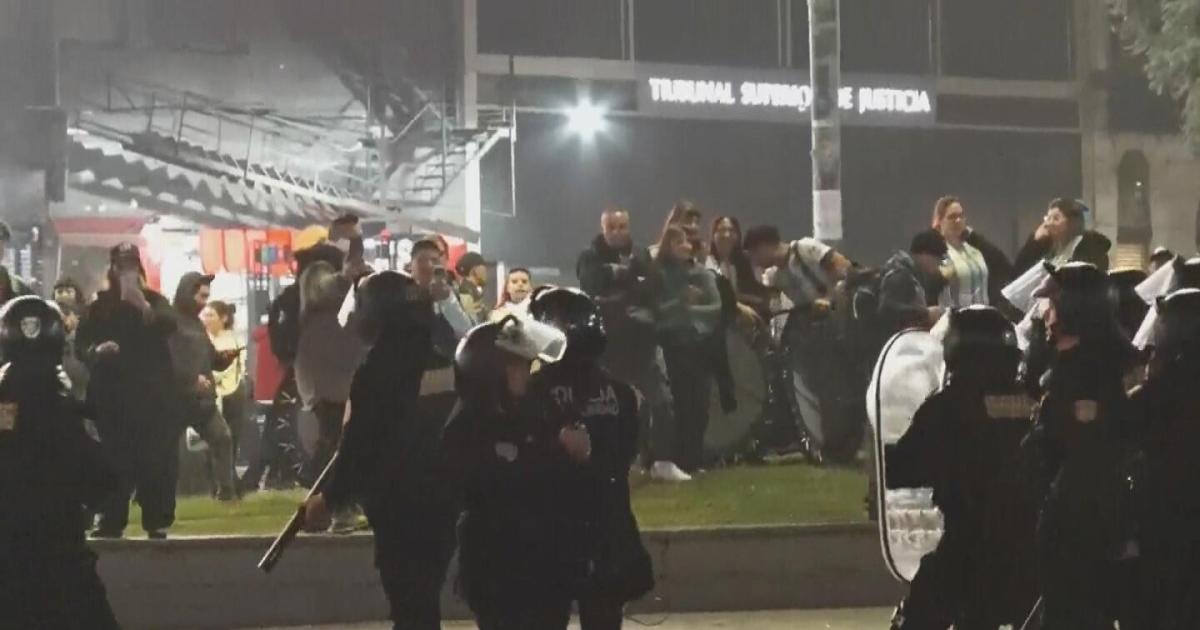 Incidentes en el Obelisco durante el homenaje al Indio Solari