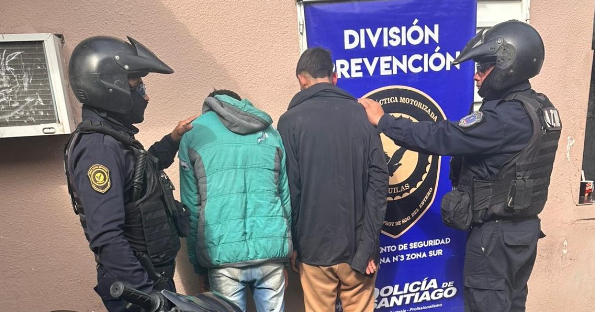 Barrio Los Flores- roban un celular huyen en moto y terminan aprehendidos