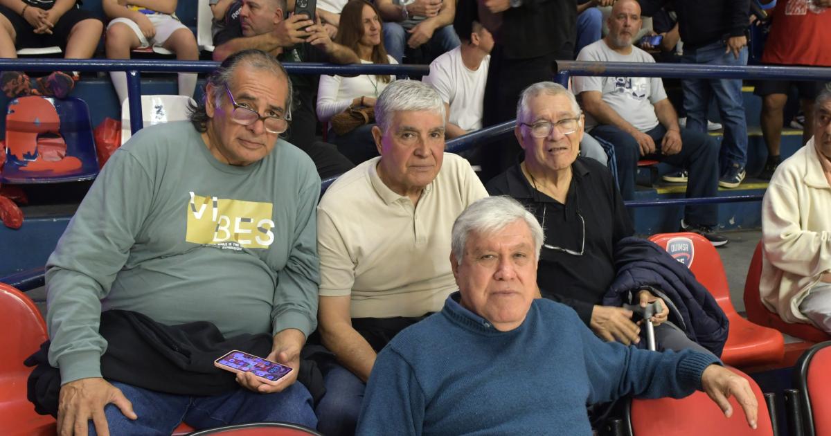 NOCHES DE BAacuteSQUET EN EL ESTADIO CIUDAD