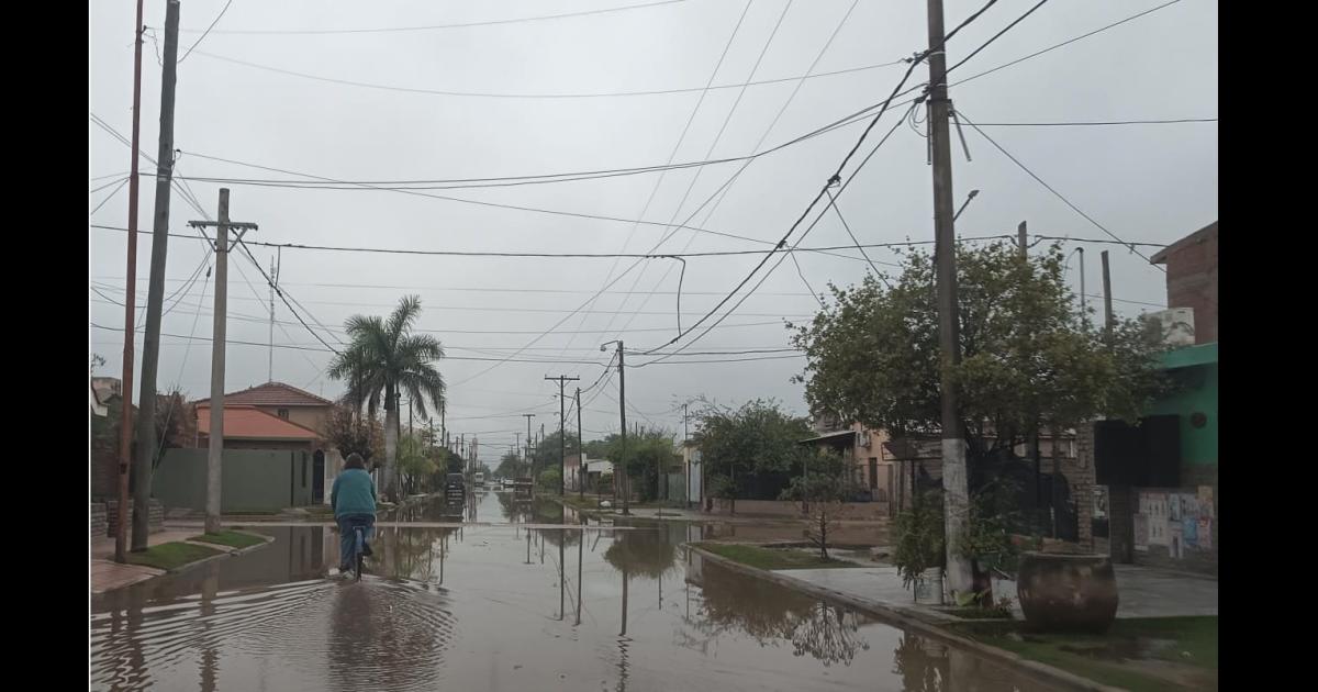 Calles anegadas por la lluvia que castigoacute el sudeste provincial