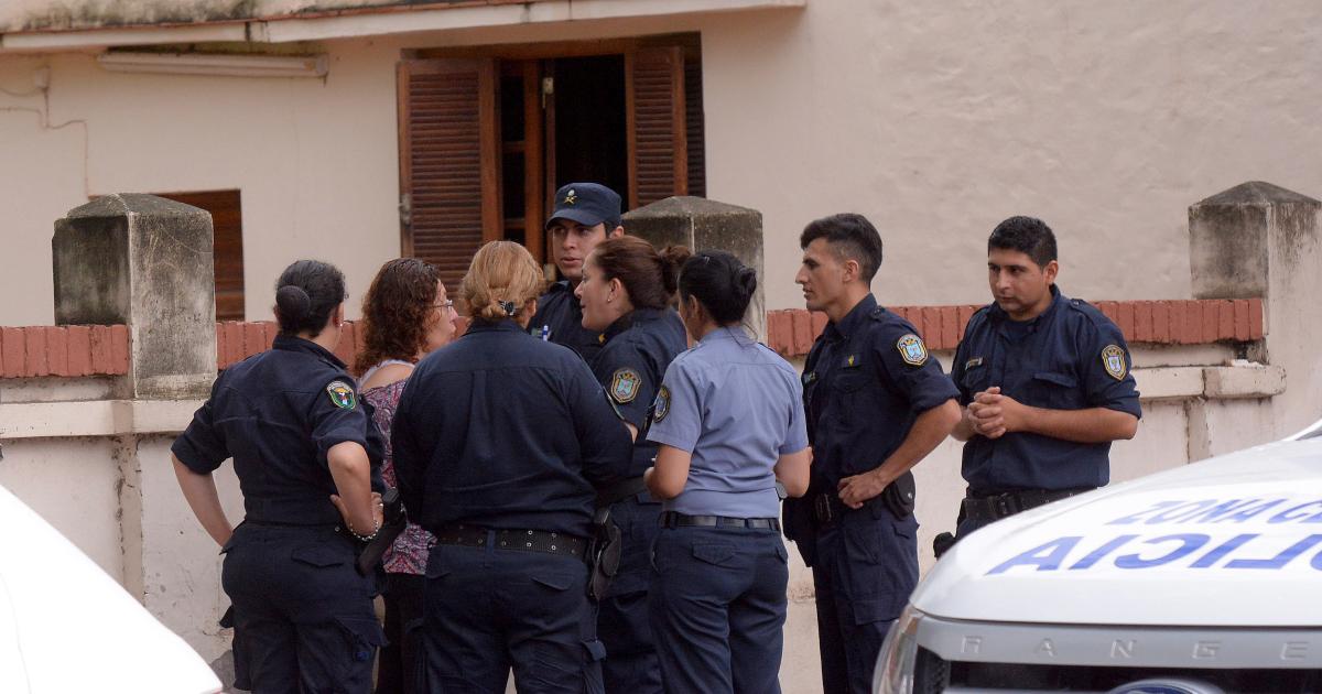 Intentoacute matarse tras amenazar a su pareja con un cuchillo a quien le exigiacutea que le entregara dinero