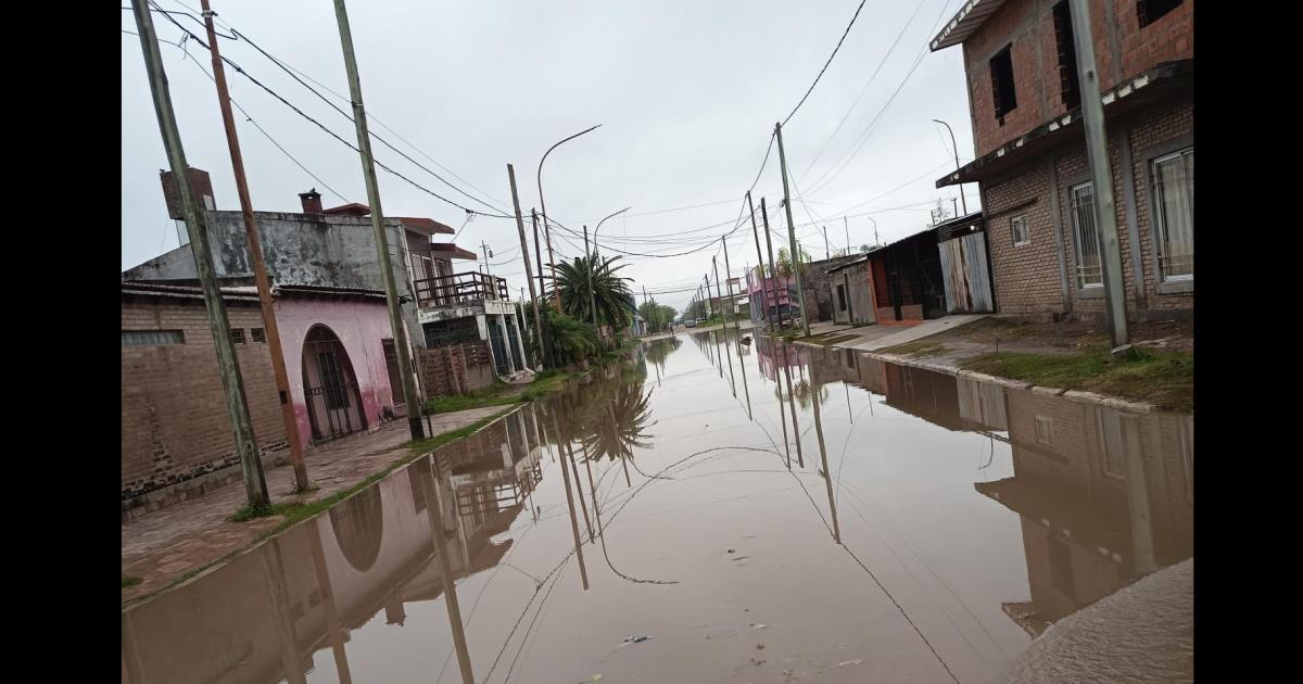 Calles anegadas por la lluvia que castigoacute el sudeste provincial
