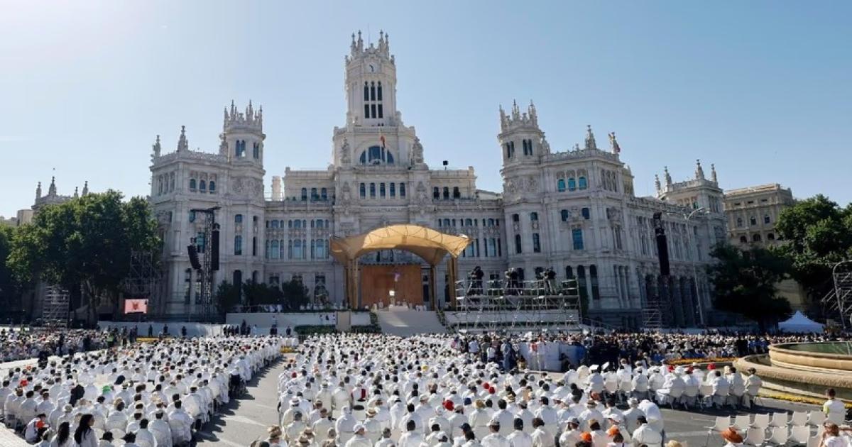 Maacutes de un milloacuten de fieles aclamaron al papa Leoacuten XIV en las calles de Madrid