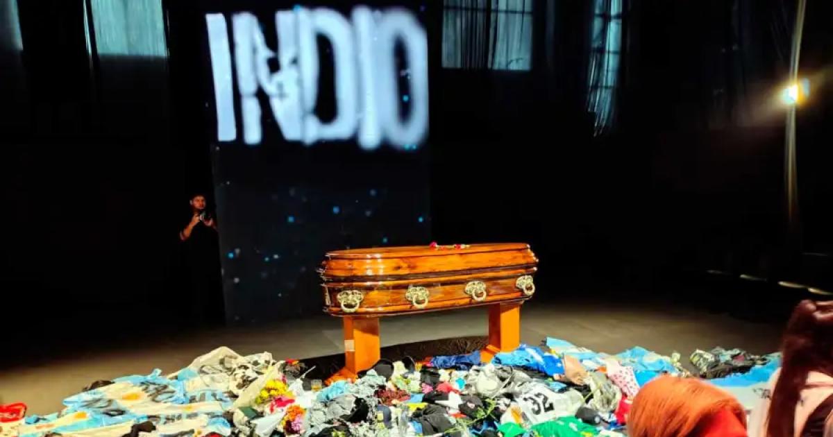 Terminoacute el velorio del Indio Solari- Una multitud lo despidioacute 