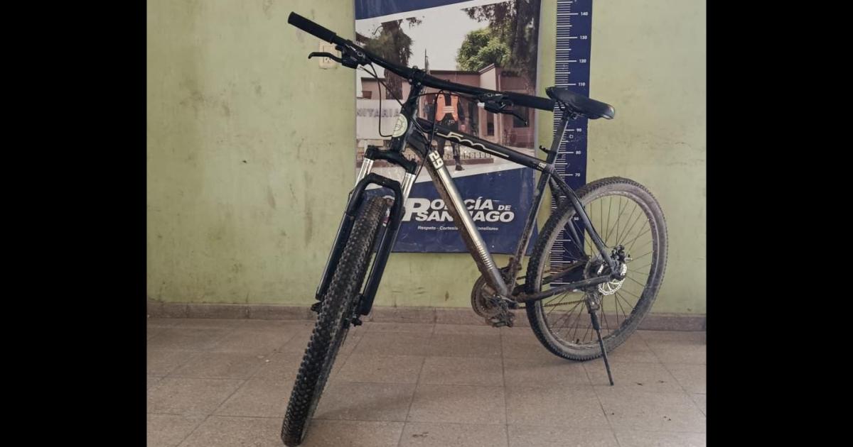 Le roboacute una bicicleta a una vecina y la empentildeoacute por 20000 pesos 