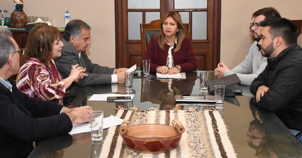 La intendente Fuentes recibioacute a directivos de la Fundacioacuten Nocka Munayki y de la DiGAIA