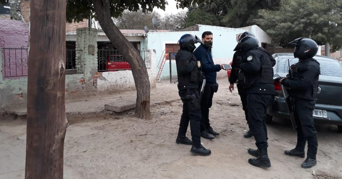 Cayoacute por violar una restriccioacuten judicial- fue hallado cerca de la casa de su expareja