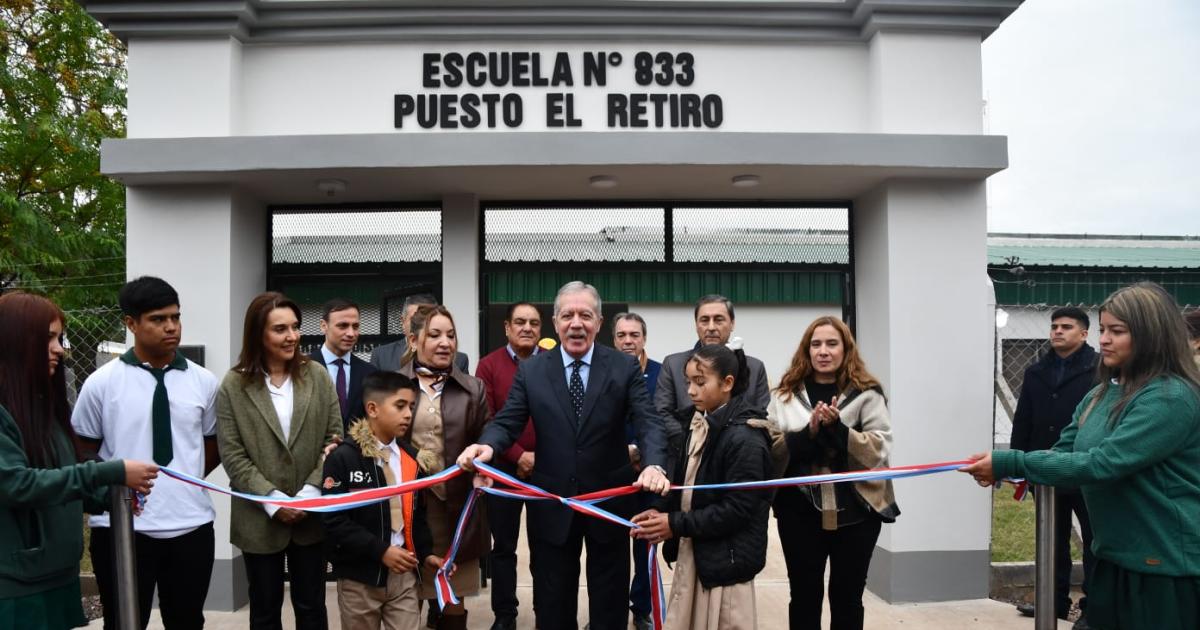 El gobernador Eliacuteas Suaacuterez inauguroacute obras y entregoacute viviendas sociales en el departamento Riacuteo Hondo