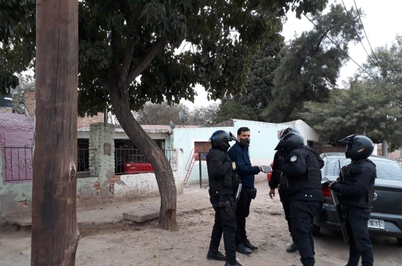 Cayoacute por violar una restriccioacuten judicial- fue hallado cerca de la casa de su expareja