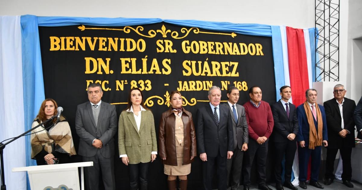 El gobernador Eliacuteas Suaacuterez inauguroacute obras y entregoacute viviendas sociales en el departamento Riacuteo Hondo