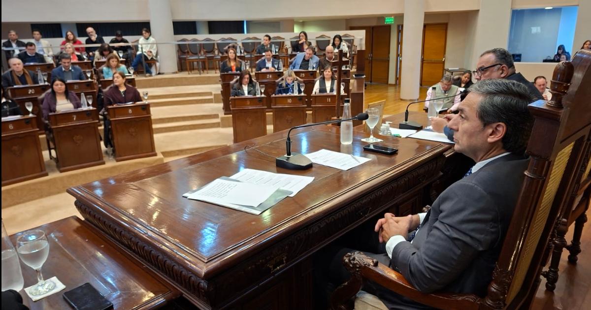 Fuerte respaldo de la Legislatura Provincial a la Poliacutetica Salarial y Social del Gobierno Santiaguentildeo