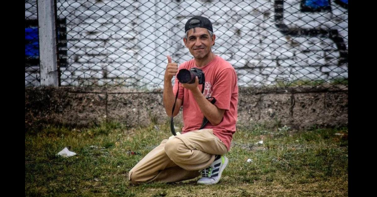 Delincuentes le desvalijaron el auto de un fotoacutegrafo durante una fiesta